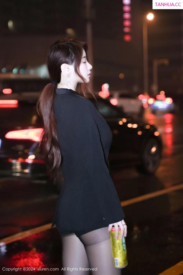 美七Mia  [XiuRen]高清写真图 2024.03.08 No.8199 美七 Mia 黑丝美腿第8张图片